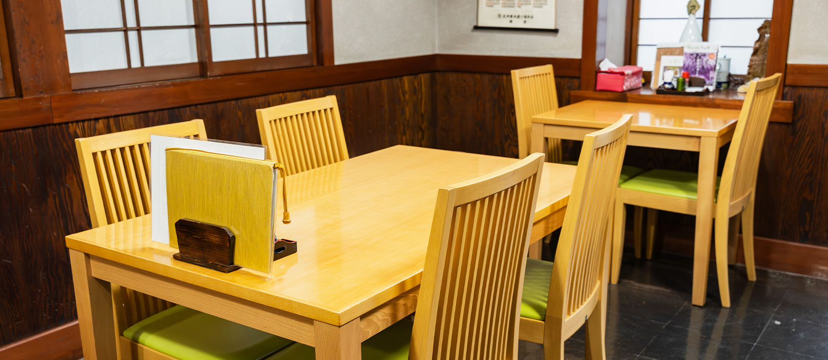 鳥常 本店 テーブル席