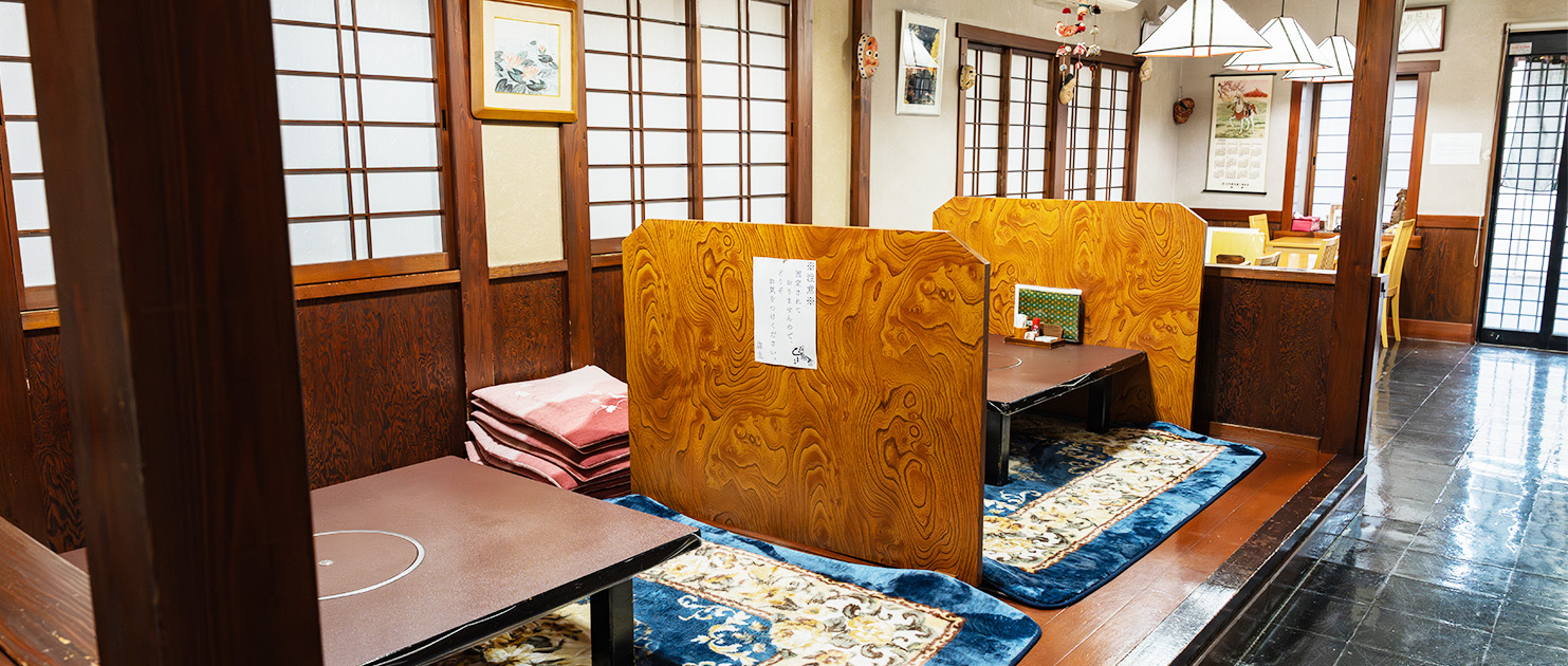 鳥常 本店 食事スペース全体